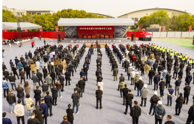 近日，富陽舉行了2023年全區重大項目集中開工活動。區委書記吳玉鳳宣布“2023年全區重大項目集中開工”。區領導謝漸升、徐林亮、張霖、何獻忠、許玉鈞、趙驪中參加了開工儀式。
