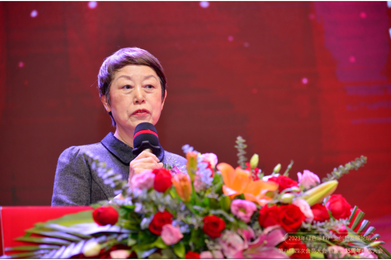 會上，中國涂料工業協會名譽會長孫蓮英、福建省標準化研究院所長梁靜、福建省石油化工行業協會秘書長郭輝、漳州市國有程溪農場黨委書記李曉川及福建省涂料工業協會領導上臺揭幕。梁靜所長針對《仿石涂料生產、工藝團體標準》作深入解釋，強調了團體標準的重要性，該標準填補新技術、新產業、新領域等標準空白，對于主導行業的發展有著重要作用。