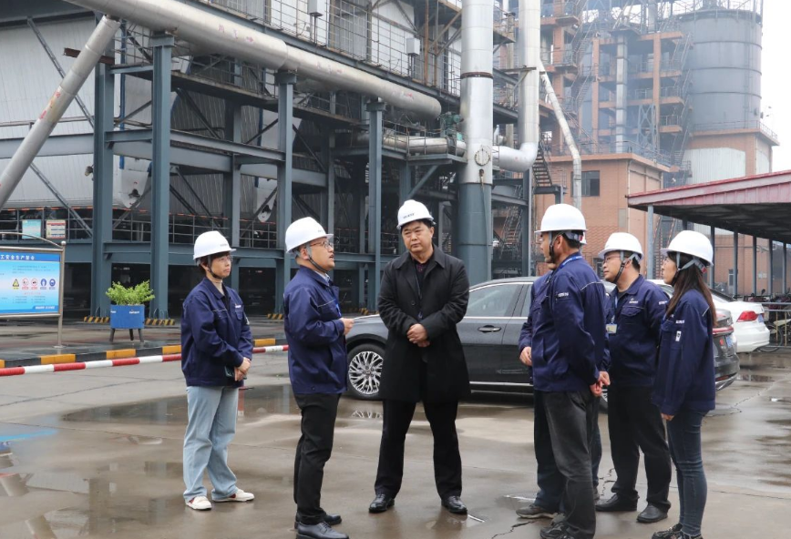 韓成功董事長陪同尚主席視察并表示，炭黑公司將緊緊圍繞在集團公司董事局周圍，嚴格貫徹落實集團公司戰(zhàn)略部署和工作要求，堅持“質量第一，客戶至上”的服務理念，打造一流產(chǎn)品，提供一流服務，努力打造成行業(yè)標桿企業(yè)，為集團公司高質量發(fā)展注入源源不斷的活力。