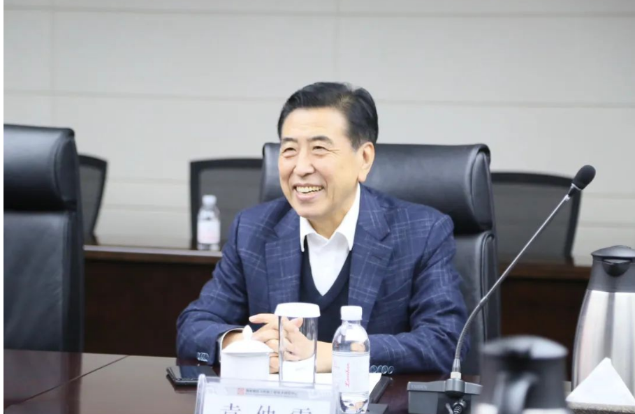 他表示，橡膠是青島的傳統優勢產業，青島科技大學被譽為“中國橡膠工業的黃埔”。依托各種優勢條件，國橡中心發展成為中國橡膠輪胎行業唯一的、開放的、最高水平的科技創新與管理創新平臺。