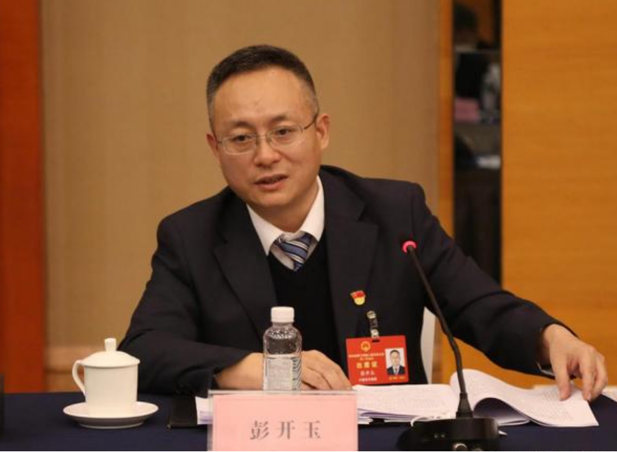 貴州輪胎黨委書記、董事長黃舸舸表示，貴州輪胎將緊密圍繞輪胎制造產業的鋼簾線需求，通過產業創新和優勢互補，逐步填補貴州在輪胎鋼簾線領域的技術、產品和產業空白，并最終形成“簾線鋼盤條制造—鋼簾線制品加工—輪胎鋼簾線使用”的完整產業鏈。