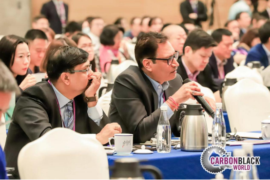 本次會(huì)議分為五個(gè)模塊，每個(gè)模塊涵蓋不同的議題和話題，涉及炭黑市場(chǎng)的各個(gè)方面。4月12日，會(huì)議共討論三個(gè)模塊，其中包括全球炭黑市場(chǎng)展望、炭黑終端應(yīng)用的機(jī)遇和創(chuàng)新、全球法規(guī)和標(biāo)準(zhǔn)變化及影響等話題。而在4月13日，會(huì)議則共討論兩個(gè)模塊，分別是炭黑生產(chǎn)制造以及原材料的綠色發(fā)展，以及產(chǎn)業(yè)鏈中的技術(shù)突破及未來(lái)機(jī)會(huì)。