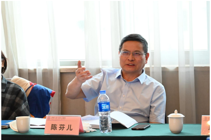 項目鑒定委員會主任為中國工程院院士、復旦大學教授陳芬兒，副主任為中國工程院院士、華南理工大學校長張立群和中國橡膠工業協會橡膠助劑專業委員會名譽理事長、研究員許春華。經過質疑、答辯和認真討論，鑒定委員會認為該技術成果居國際領先水平。