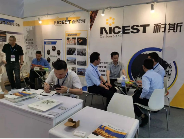 在此次展會中，萬達集團·耐斯特炭黑有限公司攜多款核心型號產品亮相展會14J11展位。耐斯特炭黑公司生產技術部經理陳新中、營銷部經理李學斌及相關人員應邀參展，并與重要客戶進行洽談。據統計，展會期間耐斯特炭黑公司展位先后接待了東偉金色母、立本材料等100多家新老客戶前來參觀、洽談和交流，展位備受關注。