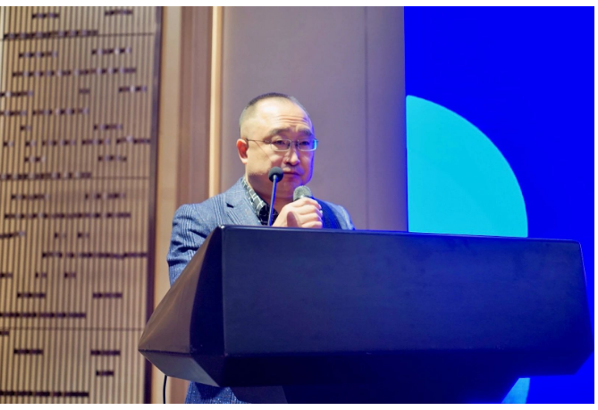 北京馬赫天誠科技有限公司董事長孫超波在致辭中表示，馬赫科技27年來堅持以客戶為中心，堅定地走發(fā)展專業(yè)化的道路。他表示，面對不確定的未來，所有的企業(yè)首先應該考慮如何活下去，當前唯有以客戶為中心，不斷進行技術創(chuàng)新，努力為客戶提供低成本的產(chǎn)品和優(yōu)質(zhì)的服務，更好地為客戶提供價值，企業(yè)才能生存和發(fā)展。
