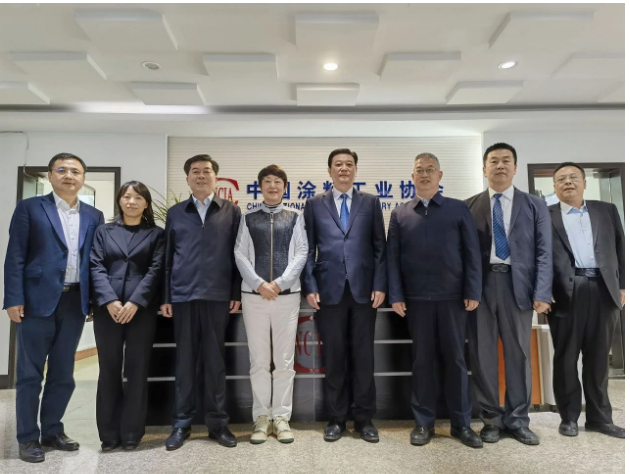 此次會議還邀請了中國涂料工業協會駐會副會長丁艷梅、秘書長劉杰、副秘書長趙中國、工會主席張瑋航，濮陽市人大常委會工業園區工作委員會主任孫連仲，濮陽市人大常委會工業園區工作委員會辦公室主任張志杰參加。大家就涂料產業在濮陽市的發展方向、升級建設、可持續發展等問題進行了深入交流，共同推動涂料產業在濮陽市的高質量發展。