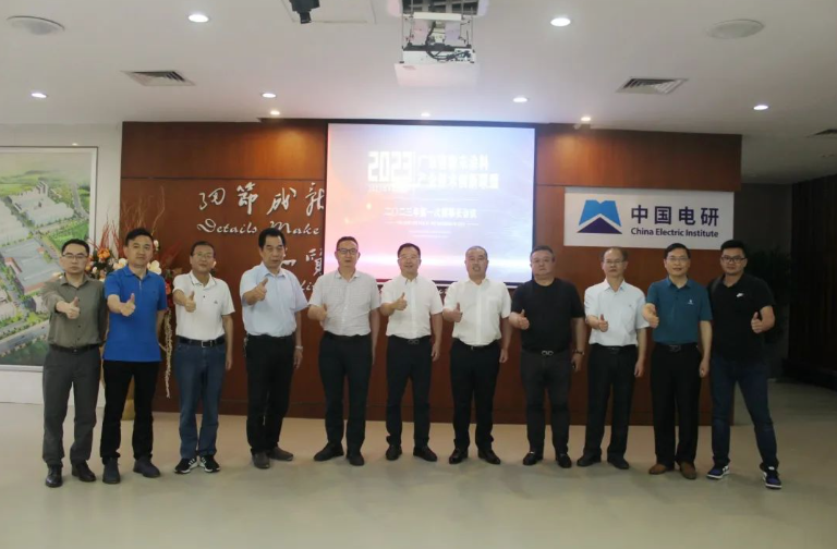 粉末涂料作為一種環保涂料，未來發展前景良好，但存在行業準入門檻較低、產能嚴重過剩、中低端粉末涂料同質化嚴重、價格競爭激烈等弊病，嚴重制約著行業的發展。因此，會議呼吁骨干企業加大研發投入，加強科技創新，開發和尋找粉末涂料新興應用領域，如預涂卷材、集裝箱、新能源等。同時，應充分發揮聯盟內部產業鏈優勢，促進產學研用一體化發展，營造良好的協同發展生態。