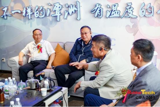 2023大灣區(qū)國際橡膠技術(shù)展覽會(huì) RubberTech GBA 2023 (以下簡稱大灣區(qū)橡膠展)，5月18-20日在廣東·佛山潭洲國際會(huì)展中心召開，本次展會(huì)展出面積突破1萬平方米，參展企業(yè)120余家。大灣區(qū)橡膠展作為中國石化行業(yè)展覽集群“中國石化產(chǎn)業(yè)周”成員展會(huì)，母展品牌RubberTech China的前哨站、繼續(xù)聯(lián)合“2023大灣區(qū)國際膠粘劑、密封劑及涂料涂裝展覽會(huì)” 同期同地舉辦。以“粵港澳大灣區(qū)”為基點(diǎn)，在華南地區(qū)更為廣袤的區(qū)域進(jìn)行行業(yè)縱深探索。