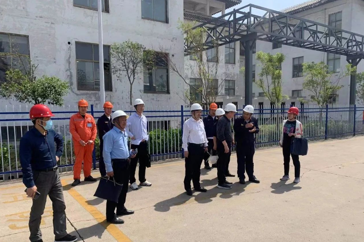 山東省生態環境廳應急與輿情處二級調研員郭振寶率領督導組到濟寧黑貓，開展了一次生態環境安全風險督導工作。此次督導活動得到了濟寧市生態環境局金鄉縣分局局長李俊濤、園區管委會副主任李登華以及濟寧黑貓相關領導的陪同。