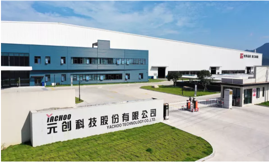 公司辦主任王永躍和制造部經理李慶輝為獲獎員工頒發(fā)了獎項，并對他們的出色表現(xiàn)給予了高度肯定和鼓勵。這次表彰不僅是對他們個人努力的認可，也是對他們在愛崗敬業(yè)、勇于擔當方面所展現(xiàn)的精神的褒獎。