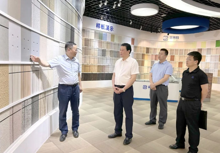 劉普軍會長對富思特在產品研發創新和為客戶創造價值方面的努力給予了高度贊賞，并表示希望富思特在發展產品一體化的同時，繼續加大對服務一體化的投入，為涂料及涂裝行業提供更全面的保障，引領中國民族涂料品牌的快速發展。