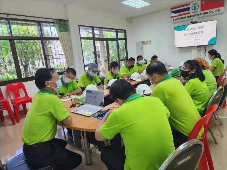 廣墾橡膠集團公司所屬單位在全國第22個安全生產月中開展了一系列活動，旨在深入學習貫徹黨的二十大精神，以推動安全生產責任的落實。