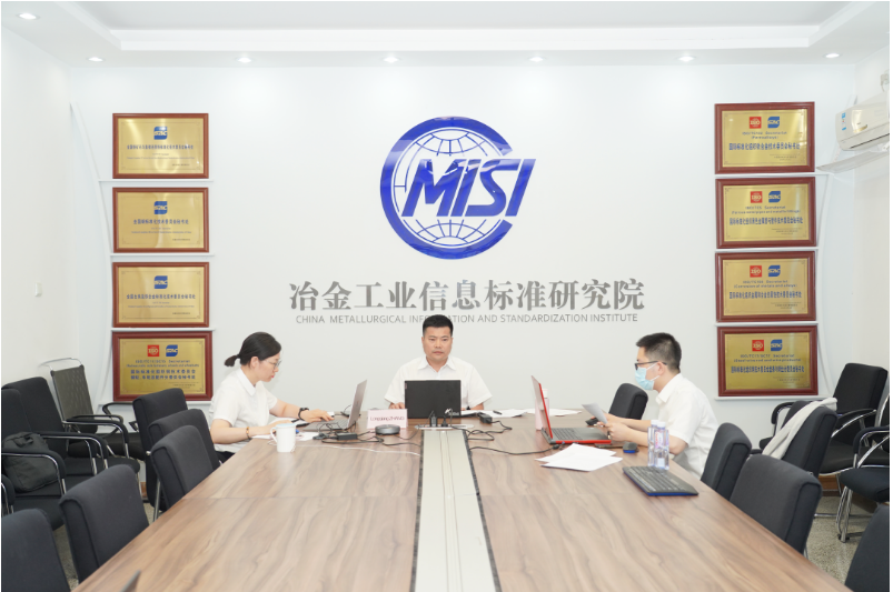 其中包括山東大業(yè)股份有限公司總經(jīng)理助理潘雷、胎圈技術(shù)部部長竇衍君以及海外事業(yè)部副部長張玉龍。