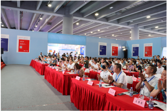 會(huì)上，中國技術(shù)經(jīng)濟(jì)學(xué)會(huì)副理事長、企業(yè)標(biāo)準(zhǔn)領(lǐng)跑者工作委員會(huì)主任委員、原中國標(biāo)準(zhǔn)化研究院院長馬林聰強(qiáng)調(diào)了廣東線纜行業(yè)的重要性，并呼吁加快培育達(dá)到國內(nèi)國際先進(jìn)水平的"廣東標(biāo)準(zhǔn)"和"廣東制造"，以推動(dòng)該行業(yè)的高質(zhì)量發(fā)展。