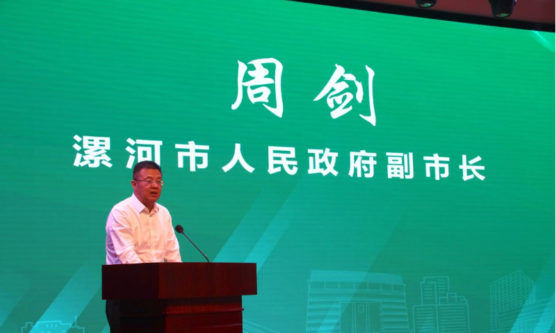漯河市政府副市長(zhǎng)周劍和區(qū)黨工委書記趙煥林也在簽約儀式上致辭。周劍表示，簽約各方應(yīng)發(fā)揮各自優(yōu)勢(shì)，整合資源，提升合作水平，共同推動(dòng)經(jīng)開區(qū)液壓科技產(chǎn)業(yè)的發(fā)展壯大。趙煥林則指出，利通科技作為北交所上市企業(yè)和國(guó)內(nèi)液壓膠管龍頭企業(yè)，此次進(jìn)軍產(chǎn)業(yè)產(chǎn)品延伸延展應(yīng)用的新領(lǐng)域，充分展現(xiàn)了公司將創(chuàng)新置于發(fā)展的核心地位。他希望通過(guò)此次簽約，實(shí)現(xiàn)強(qiáng)強(qiáng)聯(lián)合，重塑優(yōu)勢(shì)，實(shí)現(xiàn)行業(yè)領(lǐng)先。