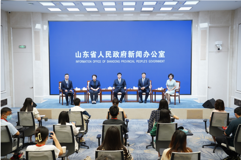 山東省政府新聞辦舉行了第二場民營企業家記者見面會，與會嘉賓包括賽輪集團董事長劉燕華女士。會上，劉燕華女士與與會媒體就賽輪集團的發展進行了深入交流，并回答了記者們的提問。