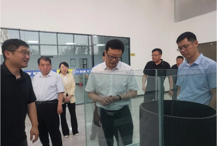 此次調(diào)研使久龍橡塑公司受到了更多關(guān)注，也為公司的發(fā)展指明了方向。