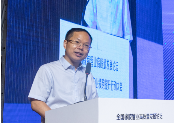 會議期間，中國橡膠工業協會副會長兼秘書長雷昌純代表協會致辭，指出中國膠管產業近年來取得了顯著的提升，但仍面臨全球經濟形勢不確定和國內需求不足等挑戰。他希望與會者充分利用論壇平臺進行交流，共同研討行業面臨的挑戰，并助力膠管行業實現綠色、創新和高質量發展。
