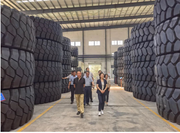 據了解，海安橡膠作為國內全鋼巨胎領域的領導者，總部位于福建莆田仙游經濟開發區，具備獨立研發和制造全鋼巨型工程子午線輪胎的能力。
