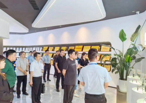 貴州省市場(chǎng)監(jiān)督管理局調(diào)研組近日對(duì)固達(dá)電纜集團(tuán)進(jìn)行了實(shí)地調(diào)研。此次調(diào)研旨在深入了解固達(dá)電纜集團(tuán)在電線電纜產(chǎn)品的生產(chǎn)和銷售質(zhì)量安全方面的情況，以配合國(guó)家市場(chǎng)監(jiān)督管理總局頒布的第75號(hào)和第76號(hào)令的落實(shí)。固達(dá)電纜集團(tuán)總裁林運(yùn)芝及相關(guān)部門負(fù)責(zé)人陪同調(diào)研組一行進(jìn)行了詳細(xì)介紹。