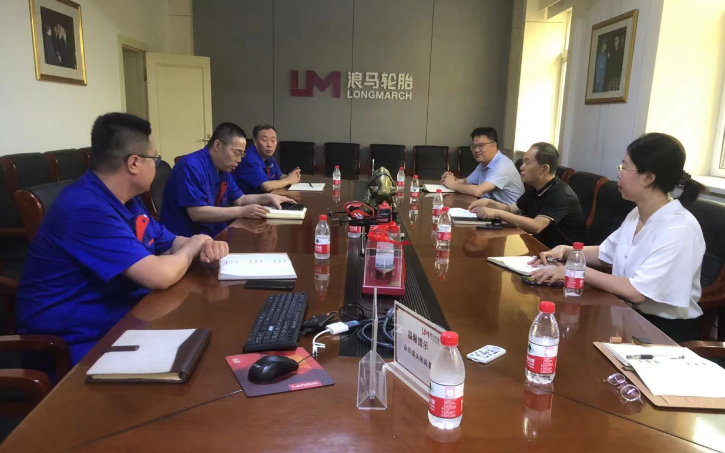 遼寧龍城區委常委武鐵峰率團赴朝陽市企業調研橡膠輪胎產業集群