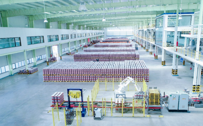 立邦涂料(河南)有限公司表示將持續推動數智化升級，并致力于推進綠色升級。實施綠色供應鏈管理是推動行業綠色升級的重要途徑之一，通過提升全鏈條的環境管理和資源效率，推動整個產業的低碳減排和綠色轉型。立邦將繼續秉持企業使命，踐行企業社會責任，穩步布局低碳生產制造體系，并與上下游企業和消費者共同創造可持續的未來。