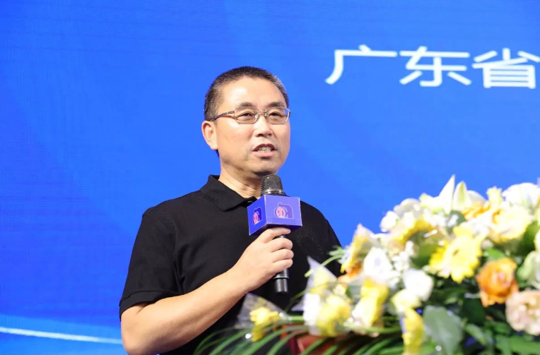 陳冰會(huì)長在講話中指出，今年是改革開放45周年，也是經(jīng)濟(jì)形勢最嚴(yán)峻的一年，但他認(rèn)為這也可能是未來幾年最好的一年。然而，當(dāng)前的經(jīng)濟(jì)形勢仍然嚴(yán)峻，經(jīng)濟(jì)復(fù)蘇出現(xiàn)滯后，特別是二季度經(jīng)濟(jì)回落加速，三季度依然沒有好轉(zhuǎn)的跡象。