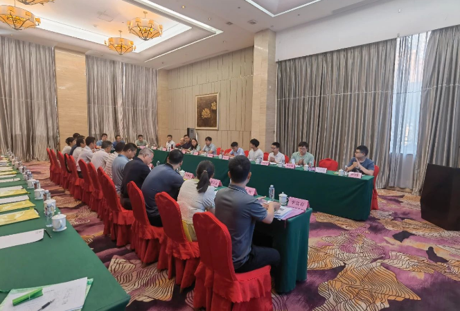 廣墾橡膠集團(tuán)召開了《2023年天然橡膠采收加工關(guān)鍵技術(shù)及其裝備研究》項(xiàng)目推進(jìn)會(huì)，為進(jìn)一步提升科技創(chuàng)新，賦能天然橡膠產(chǎn)業(yè)的發(fā)展，助推全產(chǎn)業(yè)鏈高質(zhì)量發(fā)展。