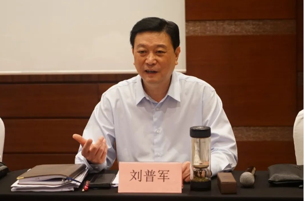 中國涂料工業協會于8月2日召開中國涂料高質量發展座談會，就涂料行業的未來發展進行了深入研討。會上，行業內重要企業的領導人齊聚一堂，共同探討了當前涂料行業的發展形勢以及如何引領行業向高質量發展邁進。