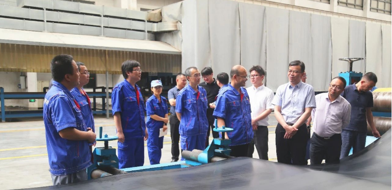 云南省工業和信息化廳副廳長浦麗合一行于8月11日上午蒞臨青島橡六輸送帶有限公司進行考察。此次調研旨在深入了解青島橡六在橡膠行業的發展狀況，促進合作共贏，推動云南橡膠產業的騰飛。