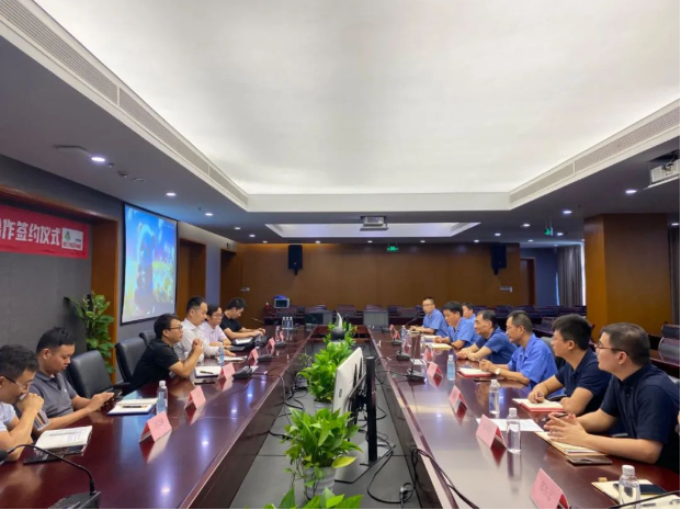 在簽約儀式上，雙方高管進(jìn)行了對后續(xù)合作發(fā)展模式的探討和規(guī)劃。后續(xù)零跑汽車未來的高端車型將嘗試搭載中策橡膠的高端旗艦輪胎產(chǎn)品，雙方致力于打造出國產(chǎn)新能源車配國產(chǎn)輪胎的熱銷車型，為中國新能源汽車事業(yè)貢獻(xiàn)力量。