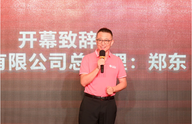 吉林省輪達(dá)商貿(mào)有限公司總經(jīng)理鄭東在會(huì)上發(fā)表了致辭，他對到場的合作伙伴表示感謝，并強(qiáng)調(diào)了中策橡膠與吉林輪達(dá)之間的緊密合作關(guān)系。他表示，只有與中策攜手前行，與大品牌同行，才能保持持續(xù)的盈利，他呼吁與廠商加強(qiáng)合作，實(shí)現(xiàn)雙向賦能，共同推動(dòng)行業(yè)的繁榮發(fā)展。