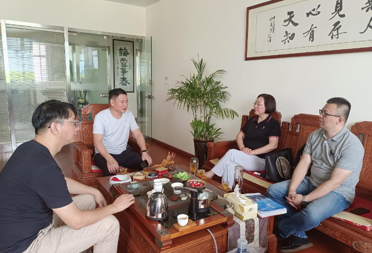 針對當前錯綜復雜的經(jīng)濟新形勢，企業(yè)的呼聲是協(xié)會工作的重點。在這一背景下，寧波涂裝協(xié)會秘書長吳曉明一行走訪了多家企業(yè)，直接與企業(yè)代表進行交流，傾聽他們的聲音，詳細了解企業(yè)需求，為解決問題提供協(xié)助。
