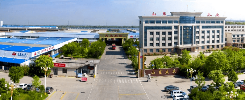 大業(yè)股份的客戶群體廣泛，包括了國(guó)內(nèi)知名的輪胎制造商如中策橡膠、玲瓏輪胎、賽輪輪胎等，還有一些國(guó)際輪胎制造商如米其林、普利司通、固特異等。這個(gè)多元化的客戶群體使得公司在市場(chǎng)上擁有穩(wěn)固的地位。