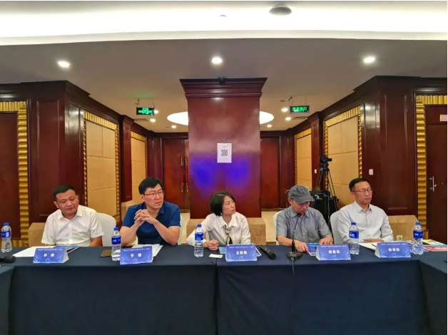 據了解，此次沙龍活動旨在為線纜行業提供一個交流平臺，共同探討行業發展的現狀和未來趨勢。