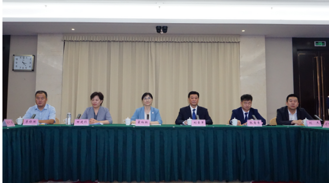 與會的涂料企業(yè)代表們紛紛對濮陽市營商環(huán)境表示贊賞，并表示將加強與濮陽政府的合作與交流，為濮陽涂料行業(yè)的高質(zhì)量可持續(xù)發(fā)展貢獻自己的力量。他們也一致認(rèn)為，濮陽市政府為企業(yè)提供的卓越環(huán)境和服務(wù)將為涂料行業(yè)的未來帶來更多新動能。這次會議不僅拉近了企業(yè)與政府之間的距離，也為濮陽涂料產(chǎn)業(yè)的可持續(xù)發(fā)展注入了新的活力。