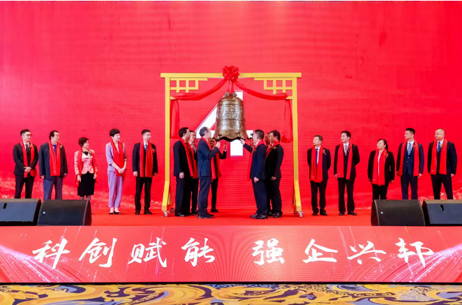 科強(qiáng)股份作為一家專注于高性能特種橡膠制品的企業(yè)，多年來(lái)深耕于光伏和軌交設(shè)備等領(lǐng)域，積累了獨(dú)特的競(jìng)爭(zhēng)優(yōu)勢(shì)和品牌影響力。此次上市不僅是對(duì)其過去多年經(jīng)營(yíng)成果的肯定，也是企業(yè)邁向資本市場(chǎng)的一次重大轉(zhuǎn)型，為企業(yè)注入了更強(qiáng)的活力和動(dòng)力。