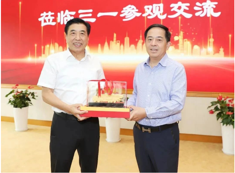 向文波對袁仲雪一行的到訪表示熱烈歡迎，并向他們介紹了三一集團的整體情況以及雙方合作的歷史和成果。他表示，作為各自領域的領軍企業，三一集團愿意與賽輪集團在輪胎、橡膠零部件等領域進一步加強合作，共同致力于提升產業競爭力，實現做強做優做大的目標。