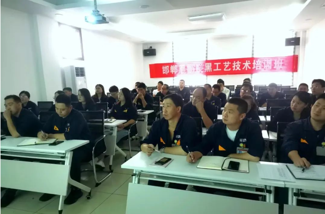 近期，邯鄲黑貓組織開展炭黑生產(chǎn)工藝技術(shù)培訓(xùn)，旨在提高員工的技能水平，優(yōu)化生產(chǎn)流程，以進一步鞏固企業(yè)的生產(chǎn)實力。