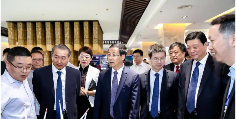 此次大會匯聚了國內外知名企業代表，充分體現了高端化和國際化。各國涂料行業領袖也分享了各自國內涂料市場的現狀和經濟社會發展趨勢。同時，會議還聚焦輻射固化涂料、仿生涂層材料等領域的最新發展現狀，為涂料產業的可持續發展提供了寶貴經驗。