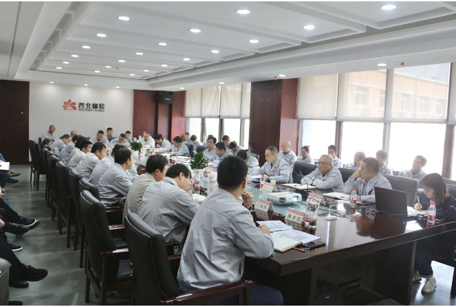 張航偉總經(jīng)理強調(diào)了增強使命感，全員要團(tuán)結(jié)拼搏，全速沖刺四季度。四季度是全年的關(guān)鍵節(jié)點，也是來年的起點，因此需要全員共同努力，確保公司能夠提前實現(xiàn)目標(biāo)，為未來的發(fā)展打下堅實的基礎(chǔ)。他鼓勵員工在本職崗位上努力工作，注重細(xì)節(jié)，確保各項工作的進(jìn)展和質(zhì)量，以書寫新的經(jīng)營創(chuàng)效篇章。