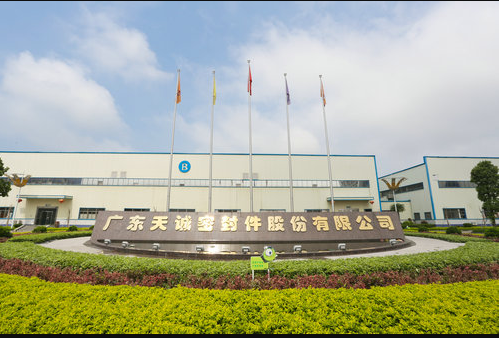 廣東天誠密封件股份有限公司，一家專注于生產汽車系列油封及橡膠密封件的企業，正在積極迎接新能源汽車時代的挑戰，并展現出強大的創新潛力。作為工信部認定的專精特新“小巨人”企業之一，廣東天誠在近年來不僅致力于科技創新和產品研發，還成功搶占了市場“風口”，成為多項國內行業標準的制定者。