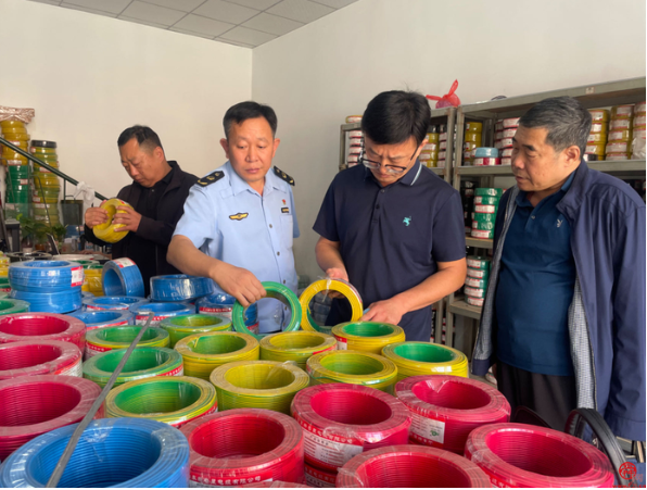 山東省市場監管局和濟南市市場監管局為進一步加強工業產品的質量與安全管理，于10月8日至9日，聯合展開了一次電線電纜生產與銷售企業的監督檢查。此次檢查涉及2家生產企業和3家銷售企業。