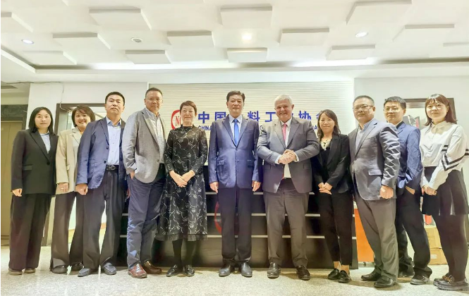 Miguel Mantas先生表示，中國市場對湛新公司至關重要，而湛新一直致力于綠色可持續發展。他希望通過與中國涂料工業協會的合作，能夠為湛新在中國市場的投資提供更多信心，促進雙方友誼和合作的深化，共同創造更美好的發展前景。