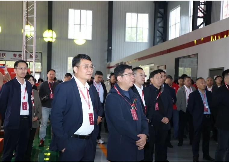 合作升級方面，大連軟控計劃與大連寶鋒機器制造有限公司加強合作，致力于在核心技術、鑄造工藝和精度等方面深入研究，以提升產品質量。同時，他們還將擴大合作領域，積極開拓新的領域，如化工和新材料等。
