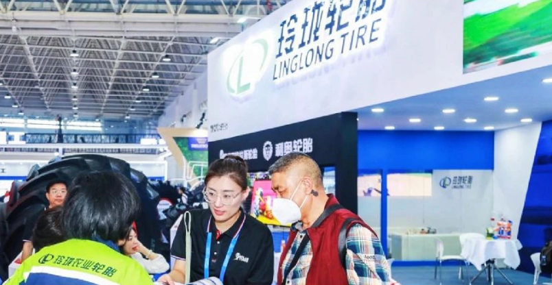 2023年中國國際農業(yè)機械展覽會在武漢國際博覽中心盛大舉行，吸引了來自全球的眾多參展者。山東玲瓏輪胎股份有限公司攜其全系列農業(yè)胎產品參展，不僅展示了公司在產品力、研發(fā)力和服務力方面的卓越實力，還為國內外觀眾帶來了一場視覺盛宴。