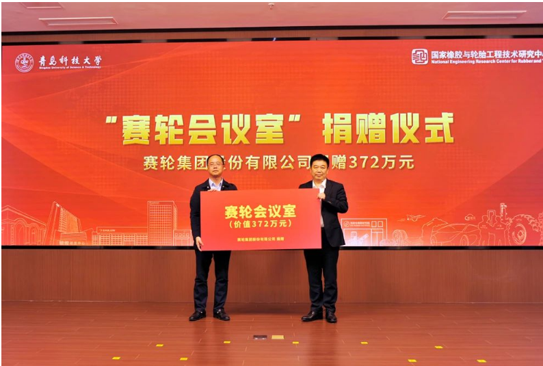 在儀式上，李興偉、陳克正、袁仲雪和王夢蛟共同揭牌“軟控學術報告廳”和“賽輪會議室”。