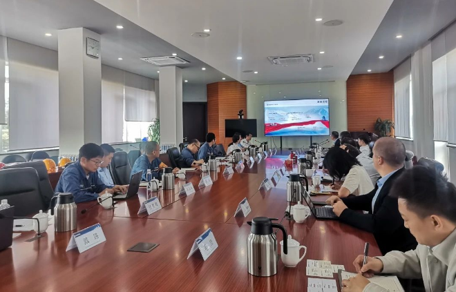 江蘇興達鋼簾線股份有限公司協同倍耐力到訪寶鋼集團，共同探討未來低碳合作方向。在這次交流活動中，寶鋼股份總經理助理、鋼管條鋼事業部總經理兼黨委副書記郭小龍等高層領導出席。
