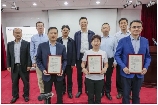 上海長(zhǎng)順電梯電纜有限公司表示，他們將繼續(xù)承擔(dān)重要的戰(zhàn)略任務(wù)，積極參與“碳達(dá)峰、碳中和”的倡議，為推動(dòng)綠色社會(huì)和綠色經(jīng)濟(jì)發(fā)展做出更大的貢獻(xiàn)。公司的努力和成就在綠色產(chǎn)業(yè)領(lǐng)域樹(shù)立了良好的典范。