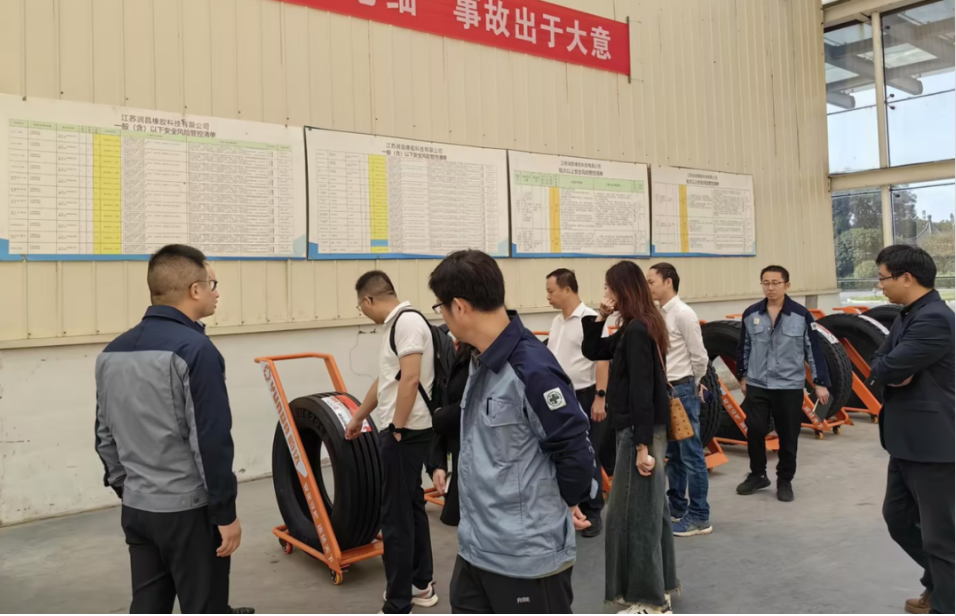 雙方希望在未來在技術(shù)研發(fā)創(chuàng)新方面加強信息交流，攜手在輪胎產(chǎn)業(yè)鏈賽道上搶占制高點。